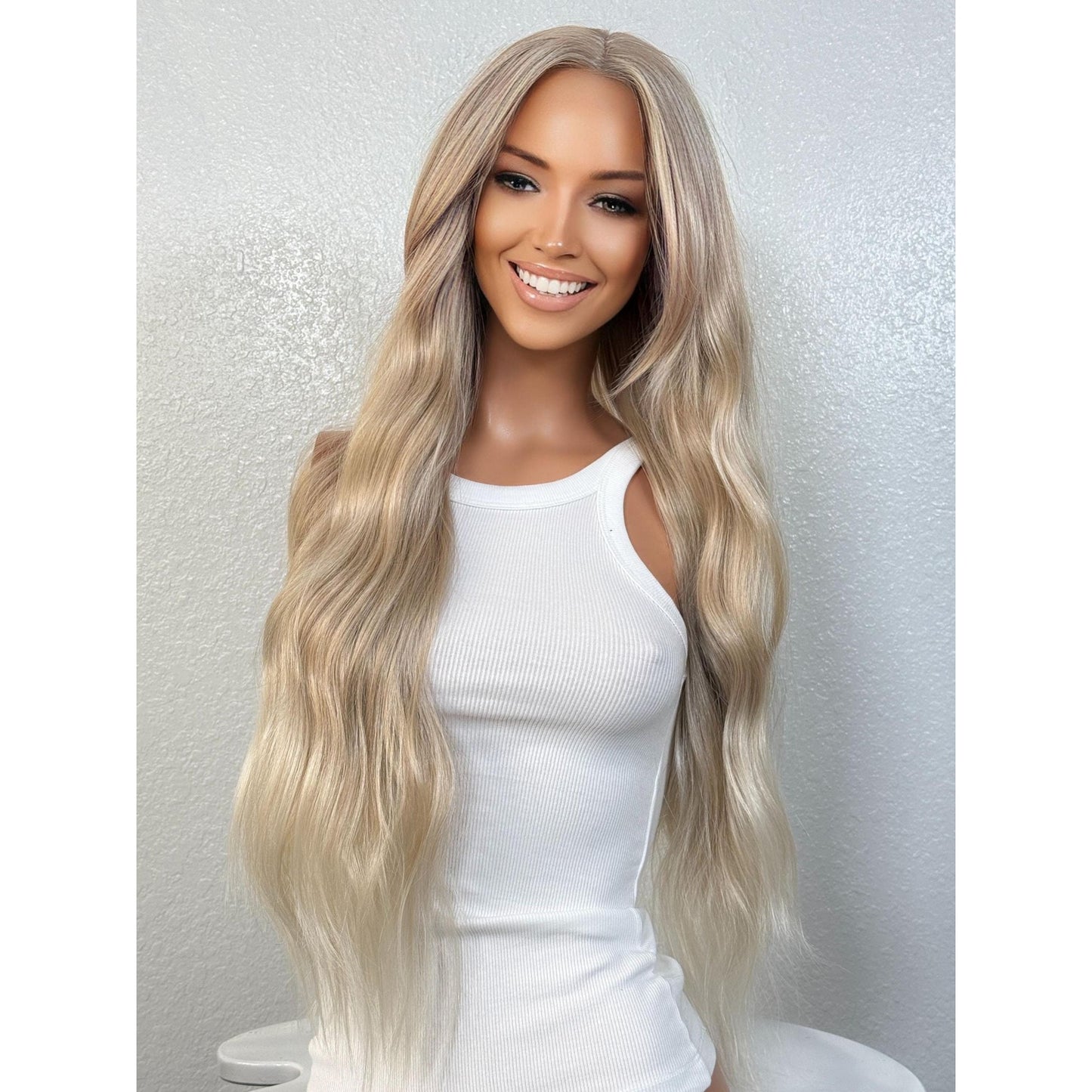 "HOLLY" HD INVISIBLE LACE WIG 26" - BEIGE BLONDE