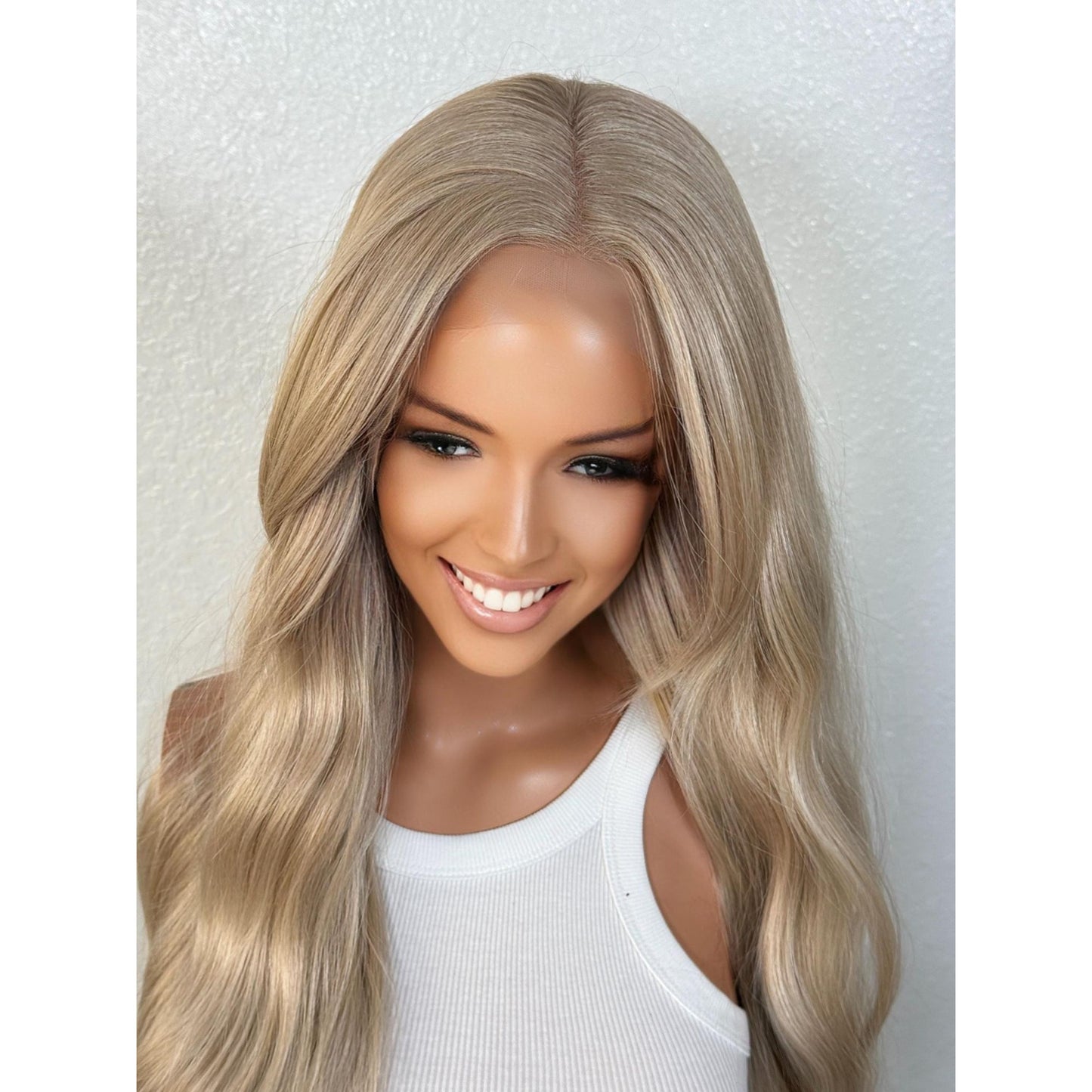 "HOLLY" HD INVISIBLE LACE WIG 26" - BEIGE BLONDE