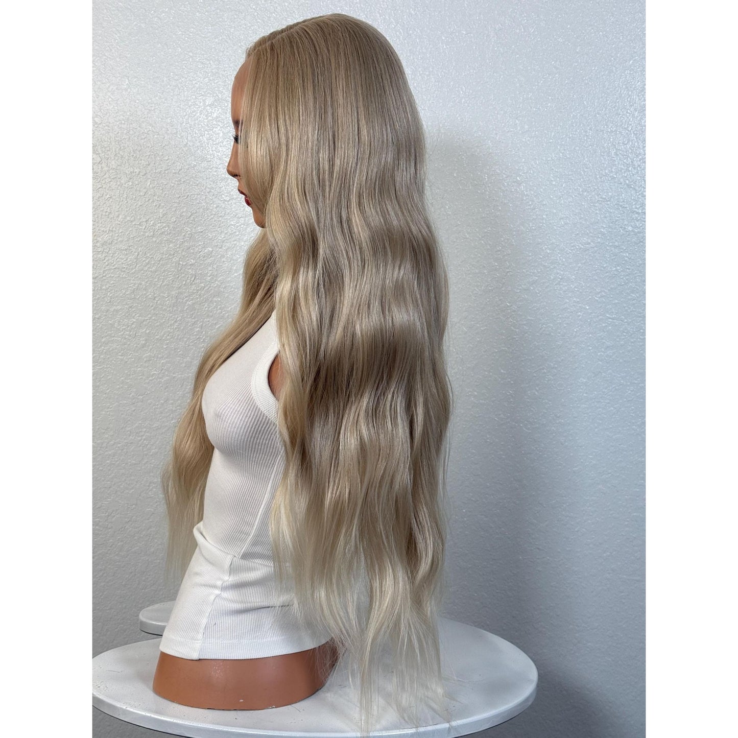 "HOLLY" HD INVISIBLE LACE WIG 26" - BEIGE BLONDE